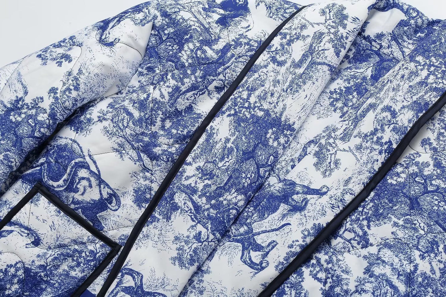 Quiltet oversized jakke med vintage-blækmaleriprint