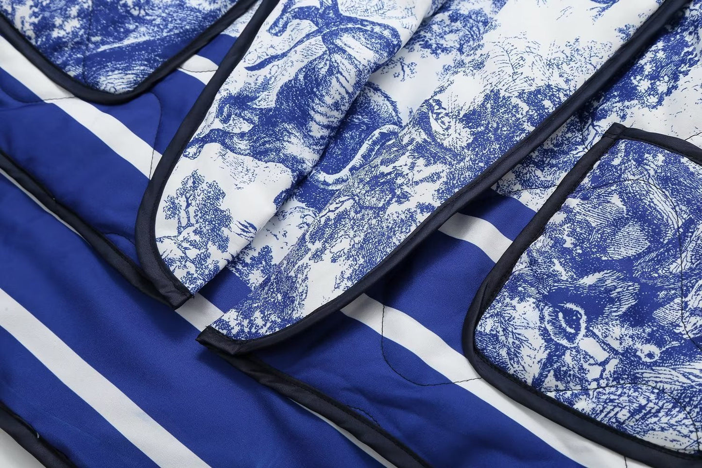 Quiltet oversized jakke med vintage-blækmaleriprint