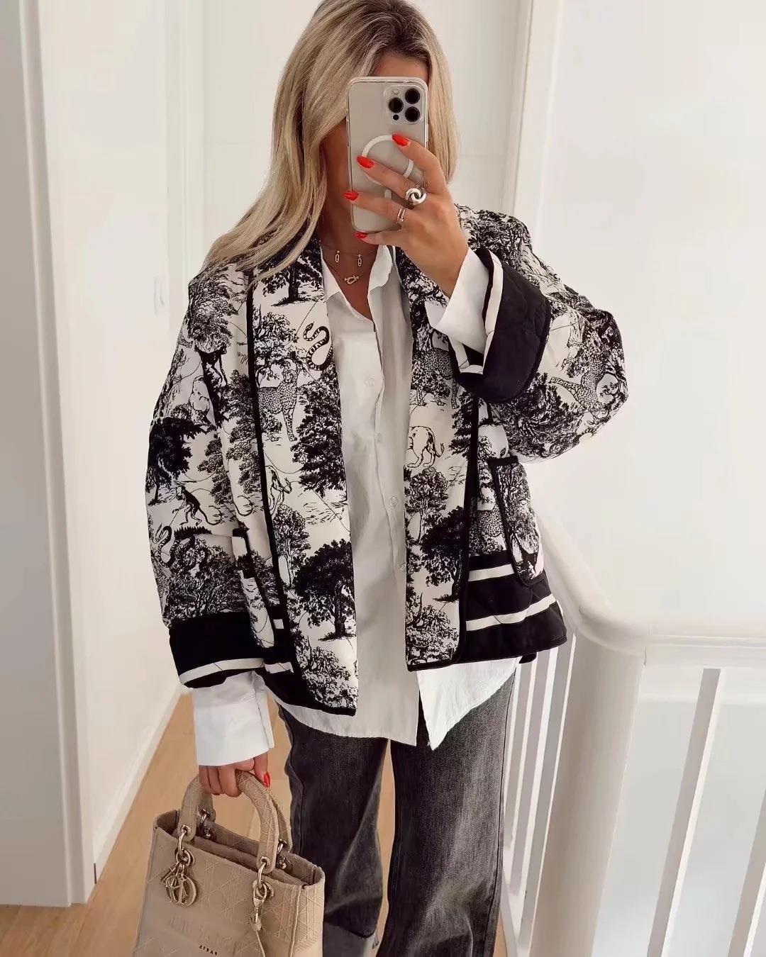 Quiltet oversized jakke med vintage-blækmaleriprint